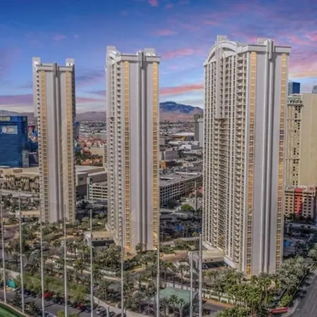 Balcony Full Strip View Suite Mgm Signature Free Valet Las Vegas Exterior photo